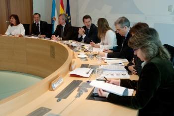 Los miembros del Ejecutivo autonómico, durante el encuentro que mantuvieron en Santiago. (Foto: ANA VARELA)