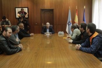El presidente de la Diputación de Ourense, Manuel Baltar reunido con el comité de T-Solar (Foto: Miguel Ángel)