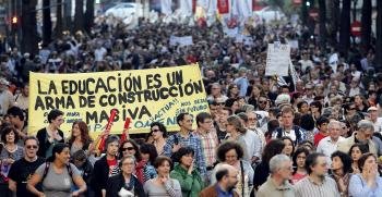 La manifestación contra la reforma de la Ley de Educación colapsó las calles de Valencia. (Foto: KAI Fosterling)