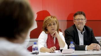 Elena Valenciano con el secretario general del PSPV, Ximo Puig. (Foto: KAI FORSTERLING)