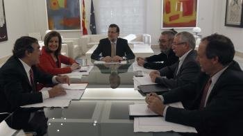 El jefe del Ejecutivo, Mariano Rajoy, ha rechazado el pacto por el empleo que reclaman sindicatos y oposición alegando que el Gobierno 'tiene un rumbo fijado' y 'sabe lo que hay que hacer'.