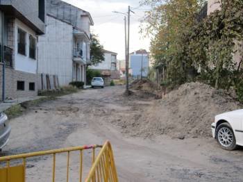 Pista de tierra que, en la actualidad, ocupa el trazado de la calle Beariz en Carballiño.