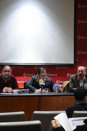 Fernández Morgade, Alejandro Estévez y José Luis González, en la asamblea  de diciembrede 2012. (Foto: MARTIÑO PINAL)