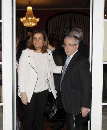 La minsitra de Empleo, Fátima Báñez, junto al secretario general de CCOO, Ignacio Fernández Toxo.