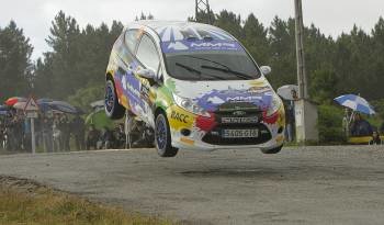 Uno de los vehículos participantes en la pasada edición del Rally de Ourense, prueba que va a ser premiada. (Foto: MIGUEL ÁNGEL)