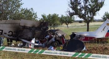  Vista del lugar en el que una avioneta se ha estrellado en una zona sin viviendas en el municipio de Marratxí y en el que tres de sus cuatro ocupantes han fallecido. (Foto: EFE)