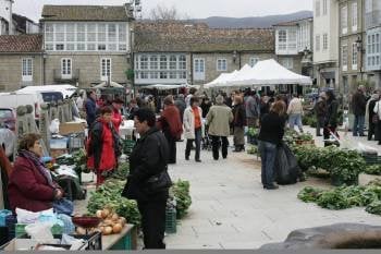 El mercado de los jueves de Celanova uno de los atractivos comerciales de la comarca. (Foto: MARCOS ATRIO)
