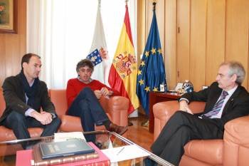 Xan Jardón, Xosé Manuel Pérez Bouza y Roberto Castro, en la reunión.