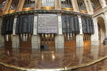 Panel de cotización en la Bolsa de Madrid del Ibex 35 (Foto: EFE)