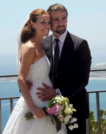 Foto de archivo del 22 de junio de 2012 de la presentadora de televisión Raquel Sánchez Silva junto a su marido, el operador de cámara italiano Mario Biondo.