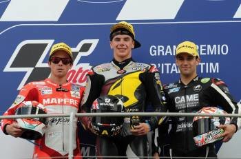 Nico Terol, Scott Redding y Johann Zarco, en el podio del GP de Italia de Moto2. (Foto:  CARLO FERRARO)