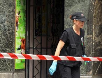  La Policía científica de la Ertzaintza inspecciona el gimnasio de Bilbao en el que han aparecido restos humanos.