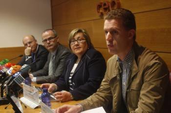 Manuel Baltar, Jesús Vázquez, Pilar Rodríguez e José Manuel García, durante a presentación.  (Foto: MIGUEL ÁNGEL)