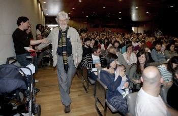 Beiras, a su llegada al Palacio de Congresos de Santiago, que acogió la asamblea de Anova. (Foto: XOÁN REY)