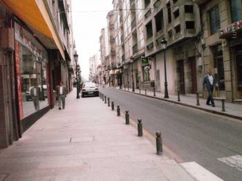 La calzada de la calle Curros Enríquez será empedrada hasta la plaza San Ramón.