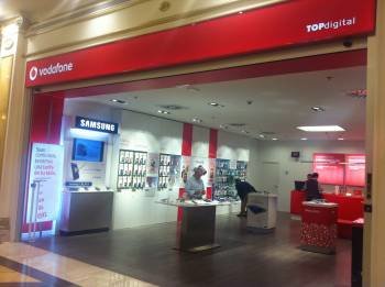Interior de una tienda de Vodafone, los primeros en aplicar la tecnología 4G a la telefónía móvil.