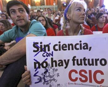 Aspecto de la protesta llevada a cabo por los investigadores en Madrid. (Foto: FERNANDO ALVARADO)