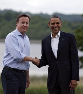 Barack Obama y David Cameron durante un encuentro en Irlanda del Norte en el marco de la cumbre del G8. (Foto: K. OKTEN)