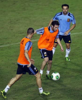 Torres, Mata y Xavi Hernández, en un entreno. (Foto: FELIPE TRUEBA)