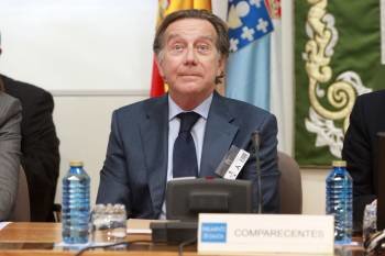José Luis Méndez, al inicio de su comparecencia ante la comisión del Parlamento autonómico. (Foto: VICENTE PERNÍA)