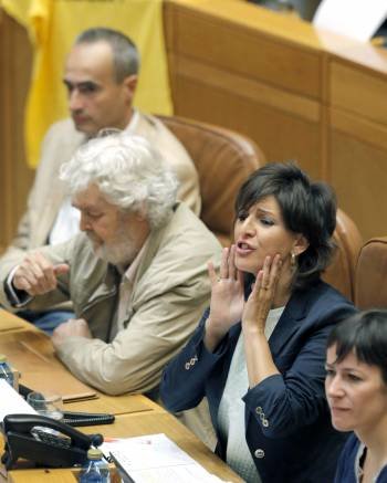 Xosé Manuel Beiras y Yolanda Díaz, en un momento del pleno en el Parlamento autonómico.  (Foto: LAVANDEIRA JR)