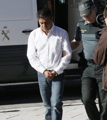 Juan Carlos Pernas a su llegada a la Audiencia de Lugo. (Foto: ELISEO TRIGOL)