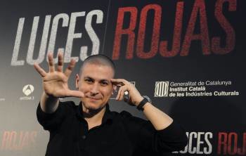 El director ourensano, en la presentación de la película 'Luces Rojas'.