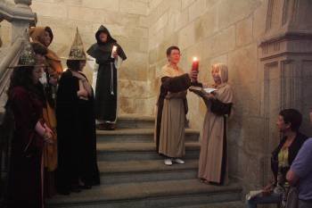Un momento de la escenificación de 'Unha noite no Mosteiro: De Completas a Maitíns'. (Foto: MARCOS ATRIO)