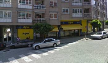 Uno de los establecimientos del Grupo Cuevas en la calle Salvador de Madariaga en Ourense. (Foto: ARCHIVO)