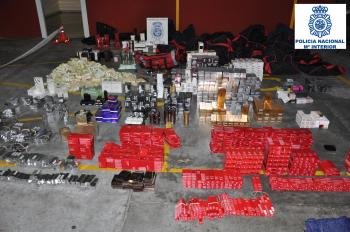 Productos de perfumería recuperados por la Policía en la intervención.