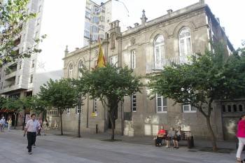 Fachada principal de la Subdelegación de Defensa en Ourense. (Foto: MIGUEL ÁNGEL)