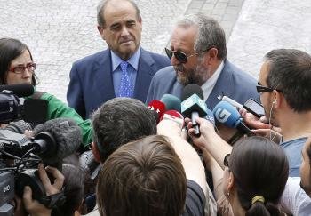 López Orozco atiende a los periodistas a su llegada a la sede de los juzgados lucenses (Foto: Eliseo Trigo)