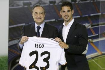 El presidente Florentino Pérez y el futbolista Isco. (Foto: CHEMA MOYA)
