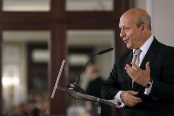 El ministro de Educación, José Ignacio Wert, durante su intervención. (Foto: JAVIER LIZÓN)
