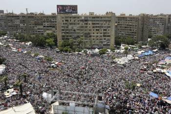 Partidarios del depuesto presidente Mursi se manifiestan por las calles de El Cairo. (Foto: MOHAMMED SABER )
