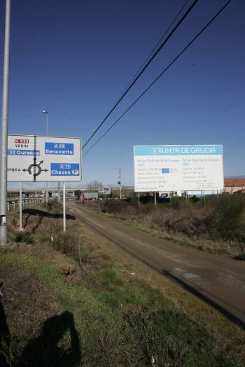 Un cartel anuncia desde el 2008 el área industrial. (Foto: ARCHIVO)