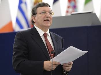 Durao Barroso, interviniendo en una sesión plenaria de la Eurocámara, el pasado día 2. (Foto: PATRICK SEEGER)