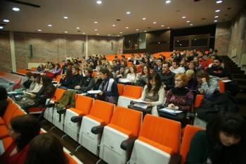 Estudiantes extranjeros del programa Erasmus, en un acto de bienvenida en el Campus de Vigo. (Foto: ARCHIVO)