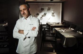 Sergi Arola, en el comedor de su restaurante madrileño. (Foto: EMILIO NARANJO)