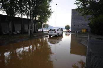 Inmediaciones del club náutico de Castrelo de Miño, con los viales inundados. (Foto: FOTO: MARTIÑO PINAL)