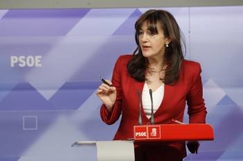 La portavoz del PSOE en el Congreso, Soraya Rodríguez, en una rueda de prensa. (Foto: ARCHIVO)