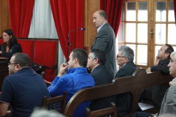 Alexandre Sánchez Vidal (de pie) declarando en el juicio de la Audiencia el pasado octubre. (Foto: JOSÉ PAZ)