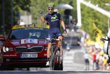 Costa celebra la victoria conseguida en la decimosexta etapa del Tour. (Foto: GUILLAUME HORCAJUELO)