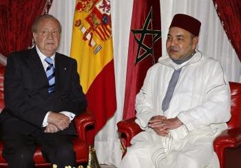 El rey Don Juan Carlos y Mohamed VI durante el encuentro que mantuvieron en Rabat. (Foto: J.J. GUILLÉN)