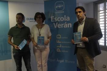 Pablo Pérez Pérez, Cristina Romero Fernández y Jorge Pumar Tesouro ayer en la presentación. (Foto: M. ANGEL)
