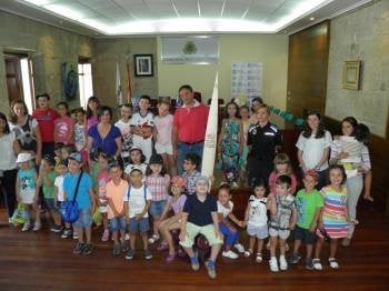 Unos 40 niños se reunieron con el alcalde, Argimiro Marnotes.