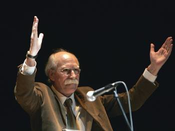 Anxo Guerreiro, en un acto de homenaje a su trayectoria desarrollado en Santiago en 2007. (Foto: ARCHIVO)