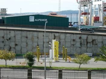 Escáner de contenedores en la terminal de Guixar, en Vigo.  (Foto: ARCHIVO)