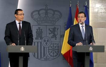 Mariano Rajoy, durante la rueda de prensa con el primer ministro de Rumanía, Víctor Ponta. (Foto: PACO CAMPOS)