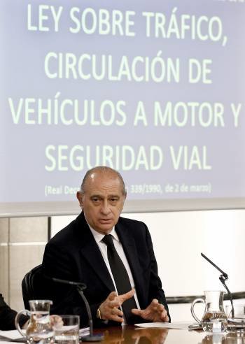 El ministro de Interior, Jorge Fernández Díaz, en rueda de prensa tras el Consejo de Ministros. (Foto: BALLESTEROS)
